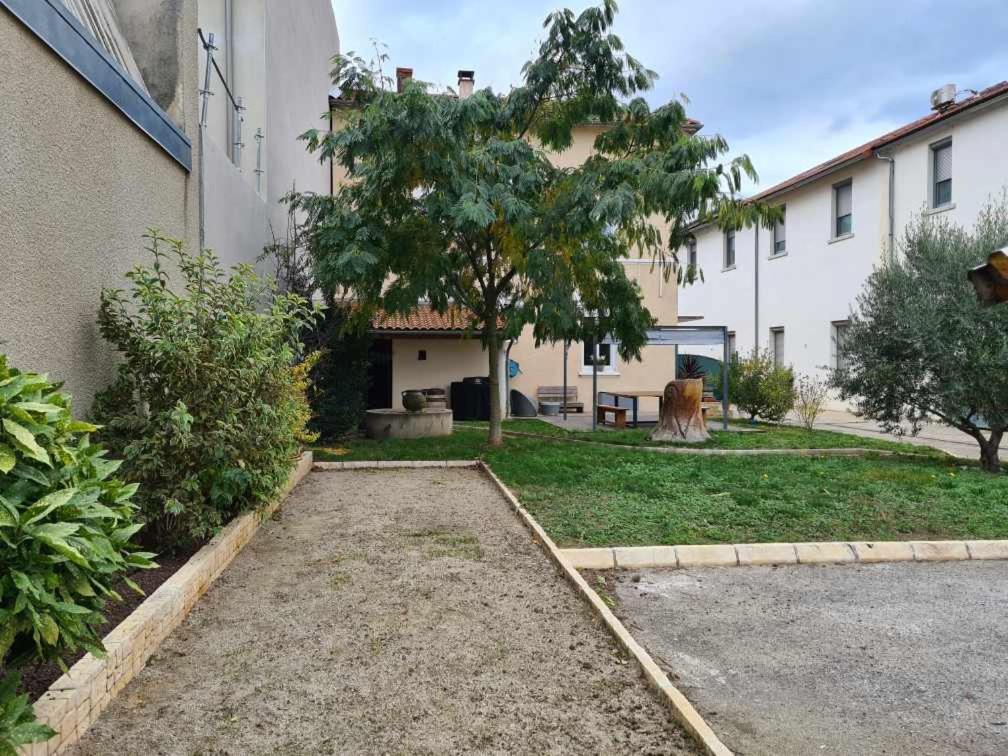 Self-Checkin Town House - Rooms To Rent In A Beautiful Modern Town House - Not A Hotel - Location De Chambres Avec Arrivee En Autonomie - Extra Fee For Sheets And Towels - Private Parking - Check Your Plateform Inbox And Follow Check-In Instructions Saint-Romain-en-Gal 外观 照片