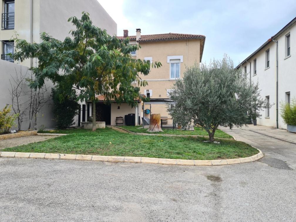 Self-Checkin Town House - Rooms To Rent In A Beautiful Modern Town House - Not A Hotel - Location De Chambres Avec Arrivee En Autonomie - Extra Fee For Sheets And Towels - Private Parking - Check Your Plateform Inbox And Follow Check-In Instructions Saint-Romain-en-Gal 外观 照片