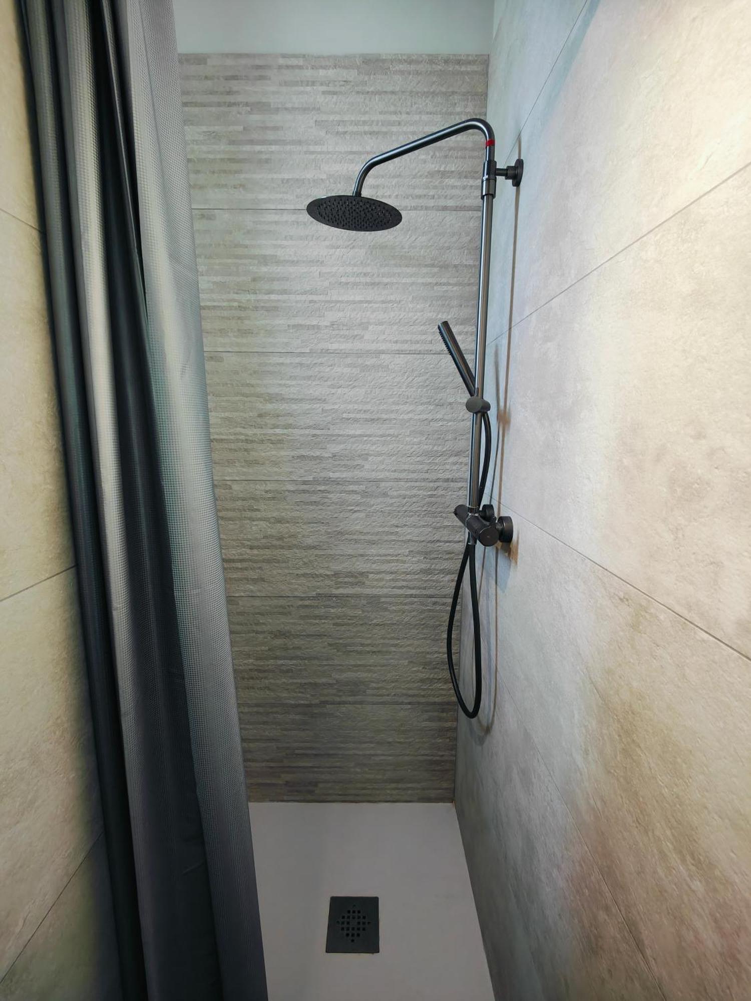 Self-Checkin Town House - Rooms To Rent In A Beautiful Modern Town House - Not A Hotel - Location De Chambres Avec Arrivee En Autonomie - Extra Fee For Sheets And Towels - Private Parking - Check Your Plateform Inbox And Follow Check-In Instructions Saint-Romain-en-Gal 外观 照片